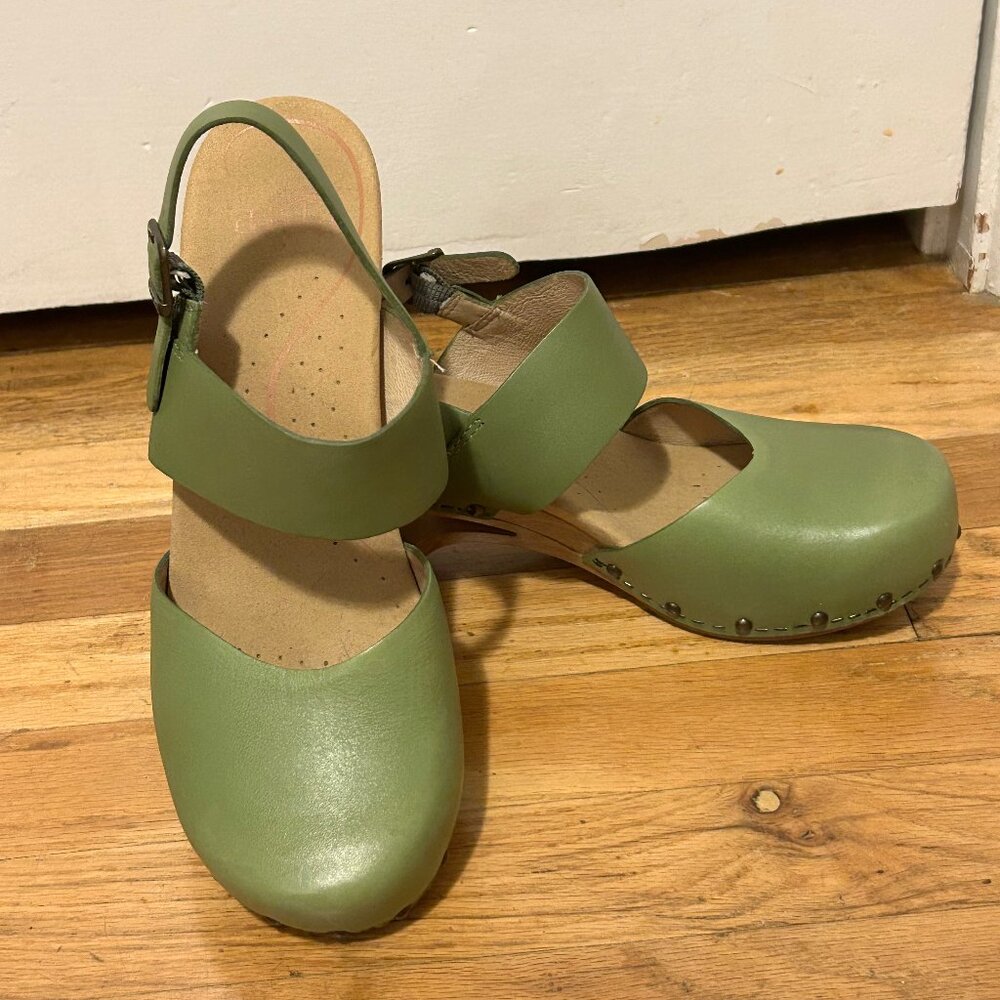 Green Dansko Thea slingback sandal clog with wood cutout heel size 39